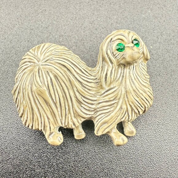 Gerry'S Jewelry - Gerry’s Vintage Pekingese Dog Brooch With Green Rhinestone Eyes Gold Tone Finish
